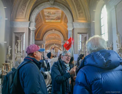 Peterspladsen set ved slutningen af turen til Det Sixtinske Kapel og Basilikaen