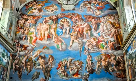 Guia a conduzir um tour rápido de destaques dos Museus Vaticanos