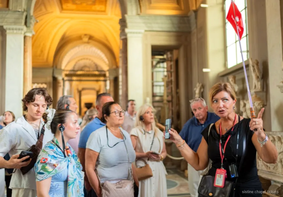 Corredor da Galeria dos Mapas na visita guiada noturna à Capela Sistina
