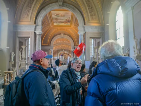 Sint-Pietersplein gezien aan het einde van de Sixtijnse Kapel en Basiliek tour