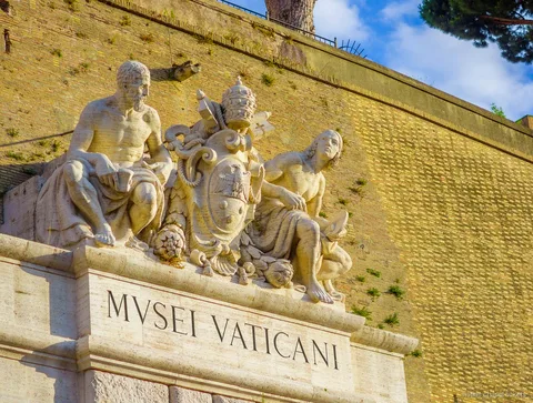 Besucher auf der Einbahnroute der Museen zur Sixtinischen Kapelle