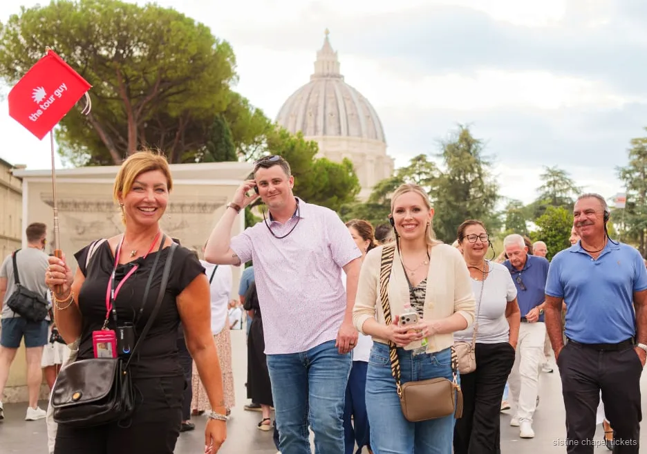 Cour des Musées du Vatican au crépuscule lors de la visite de la chapelle Sixtine en soirée